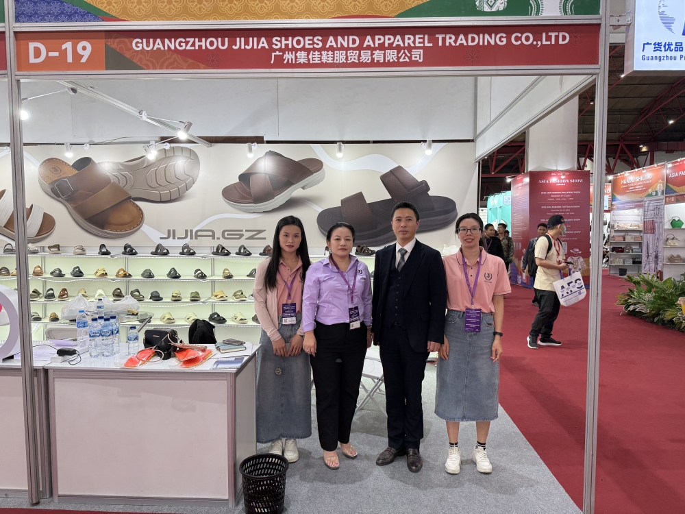 JIJIA.GZ team posing at Asia Fashion Thailand 2026 booth with sandal displays