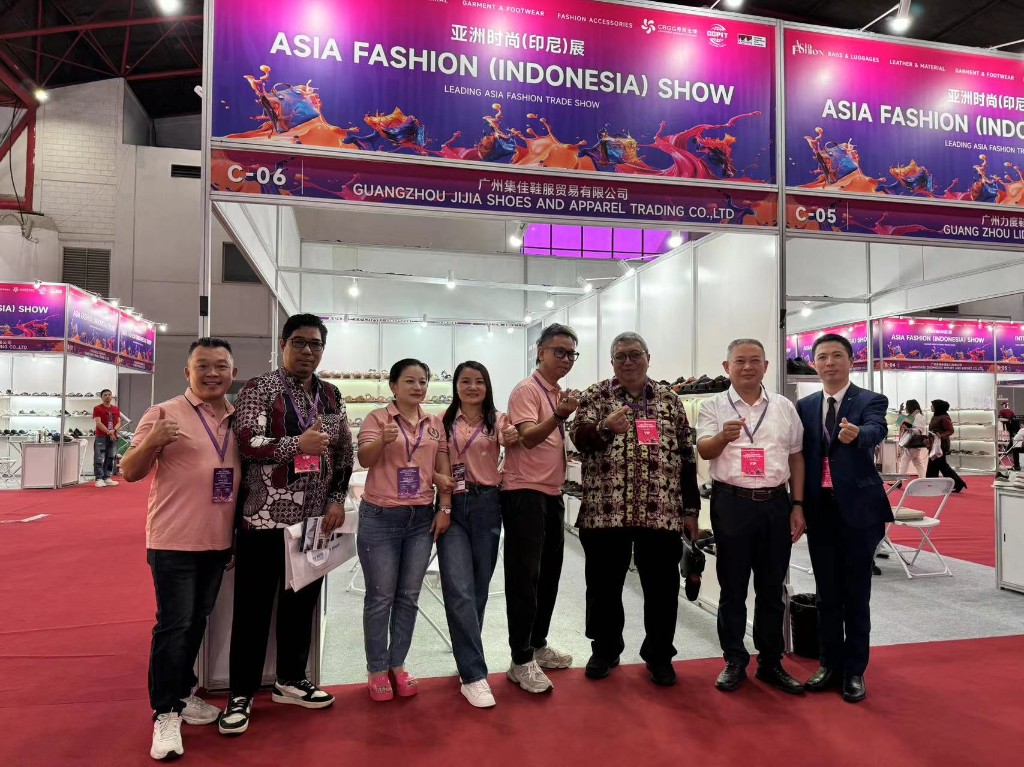 JIJIA.GZ team with buyers at Asia Fashion Indonesia 2026 booth C-06